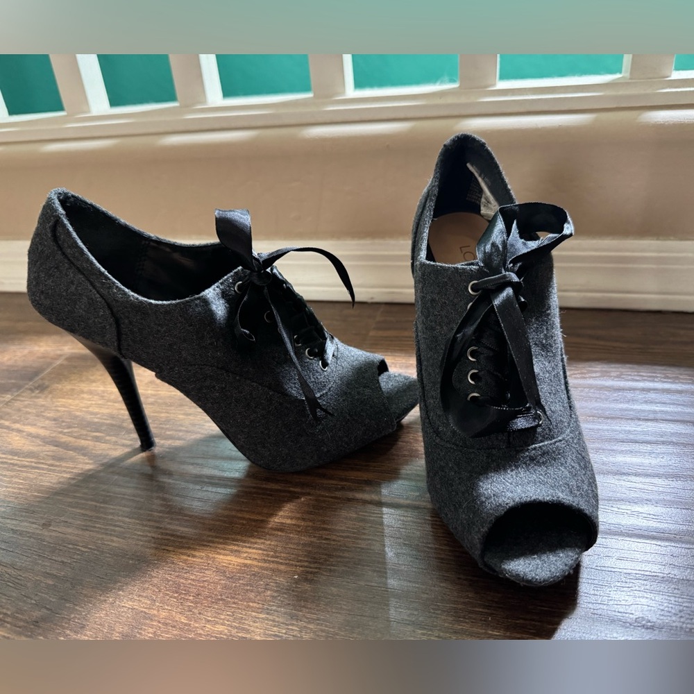 LC Lauren Conrad Dark Gray Lace-Up Peep-Toe Heels size 6